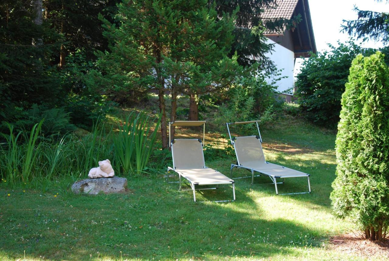 Hotel Landgasthof Zum Dorfkrug Häusern Esterno foto