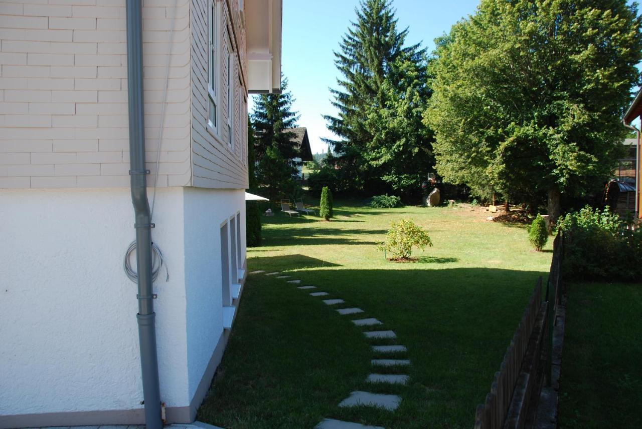 Hotel Landgasthof Zum Dorfkrug Häusern Esterno foto