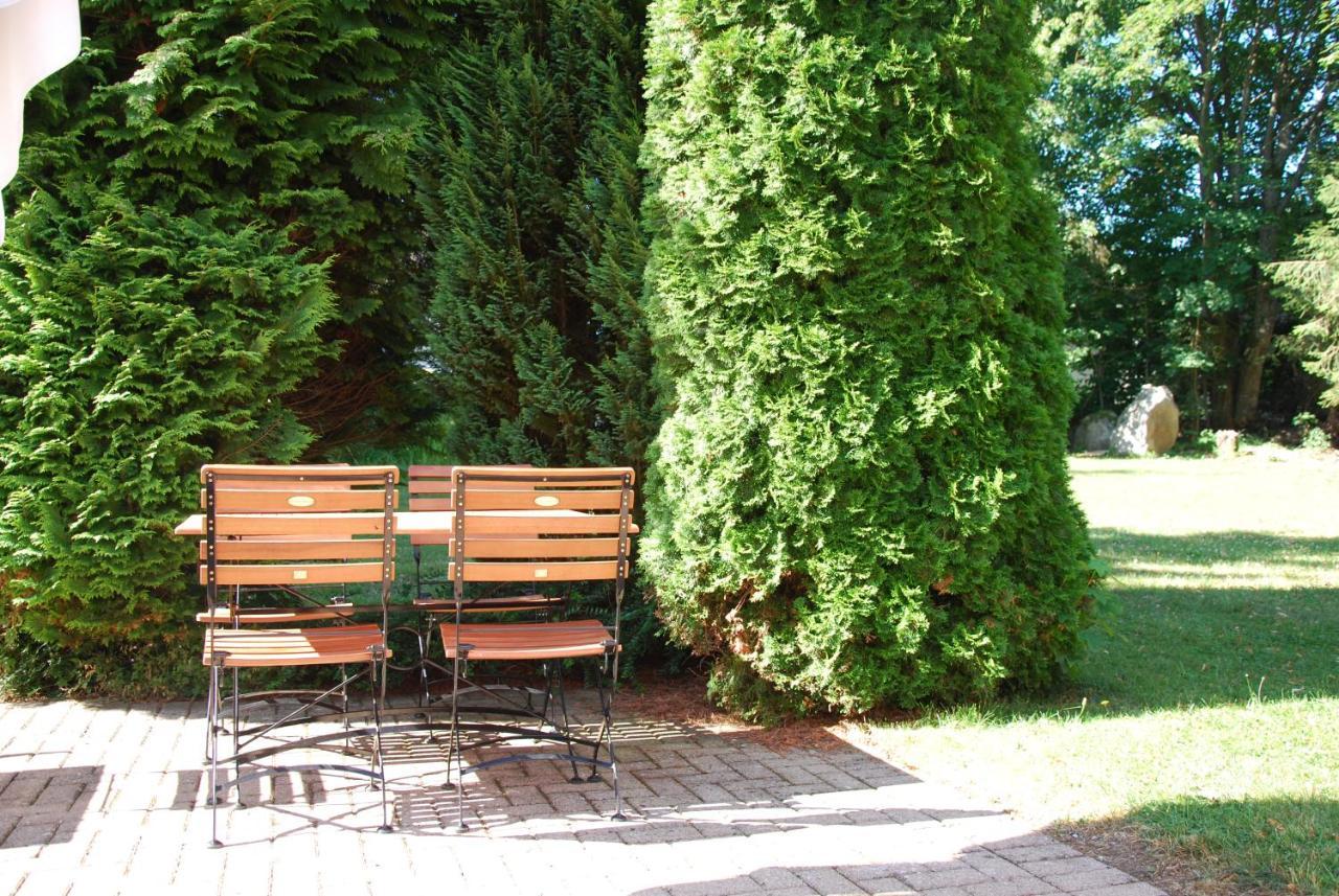 Hotel Landgasthof Zum Dorfkrug Häusern Esterno foto