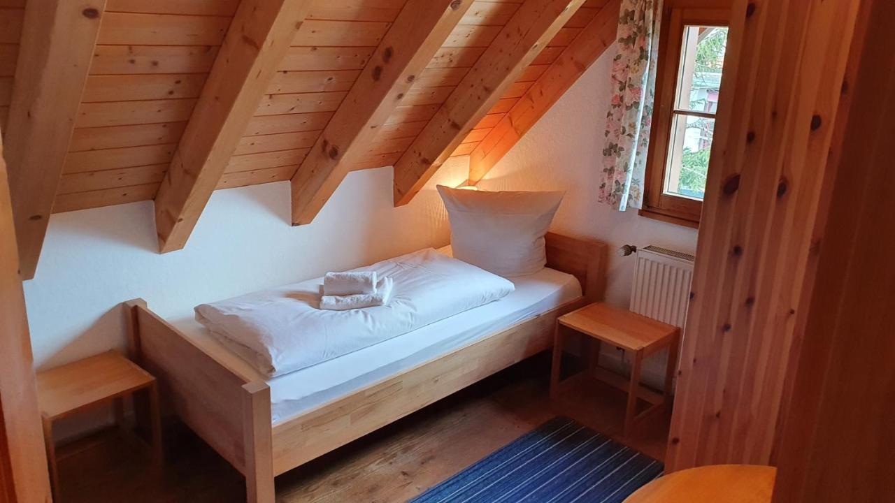 Hotel Landgasthof Zum Dorfkrug Häusern Esterno foto