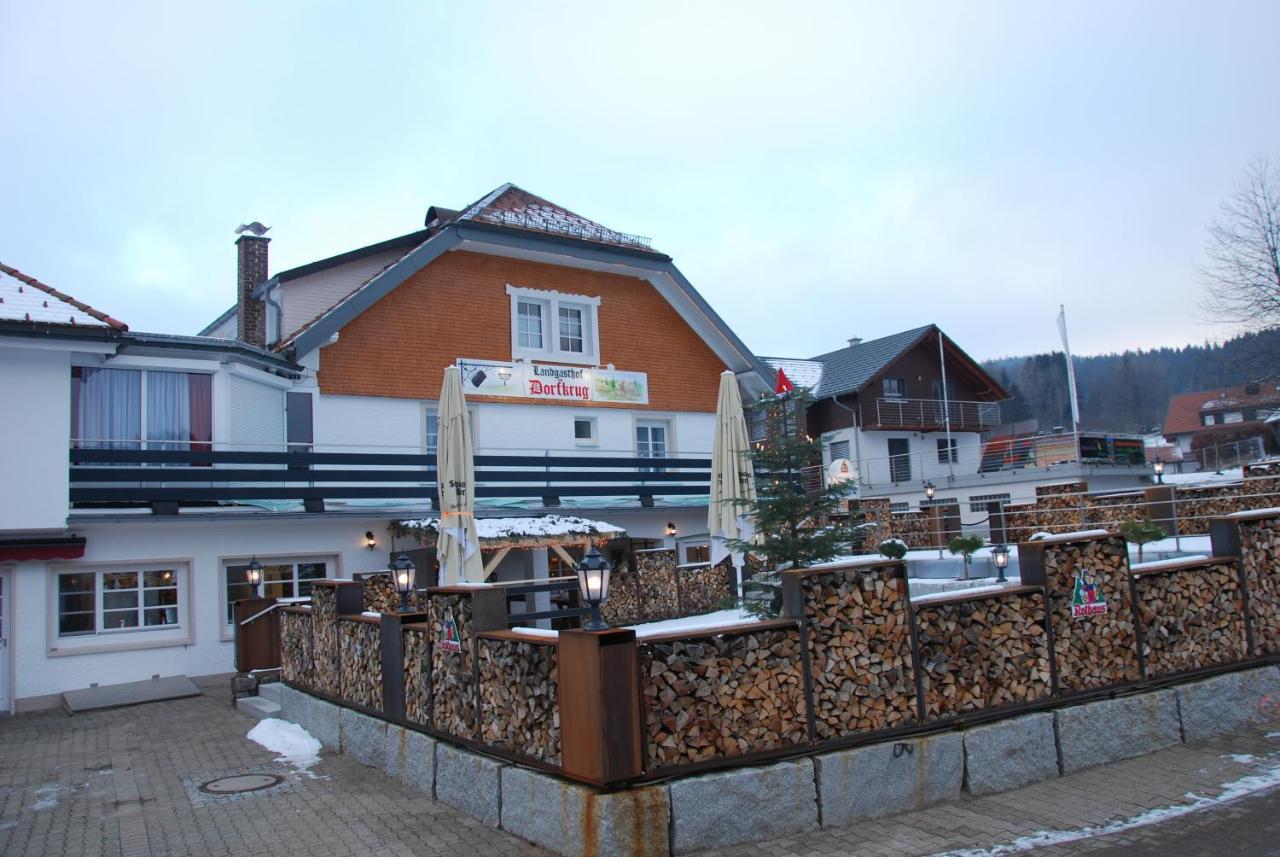 Hotel Landgasthof Zum Dorfkrug Häusern Esterno foto