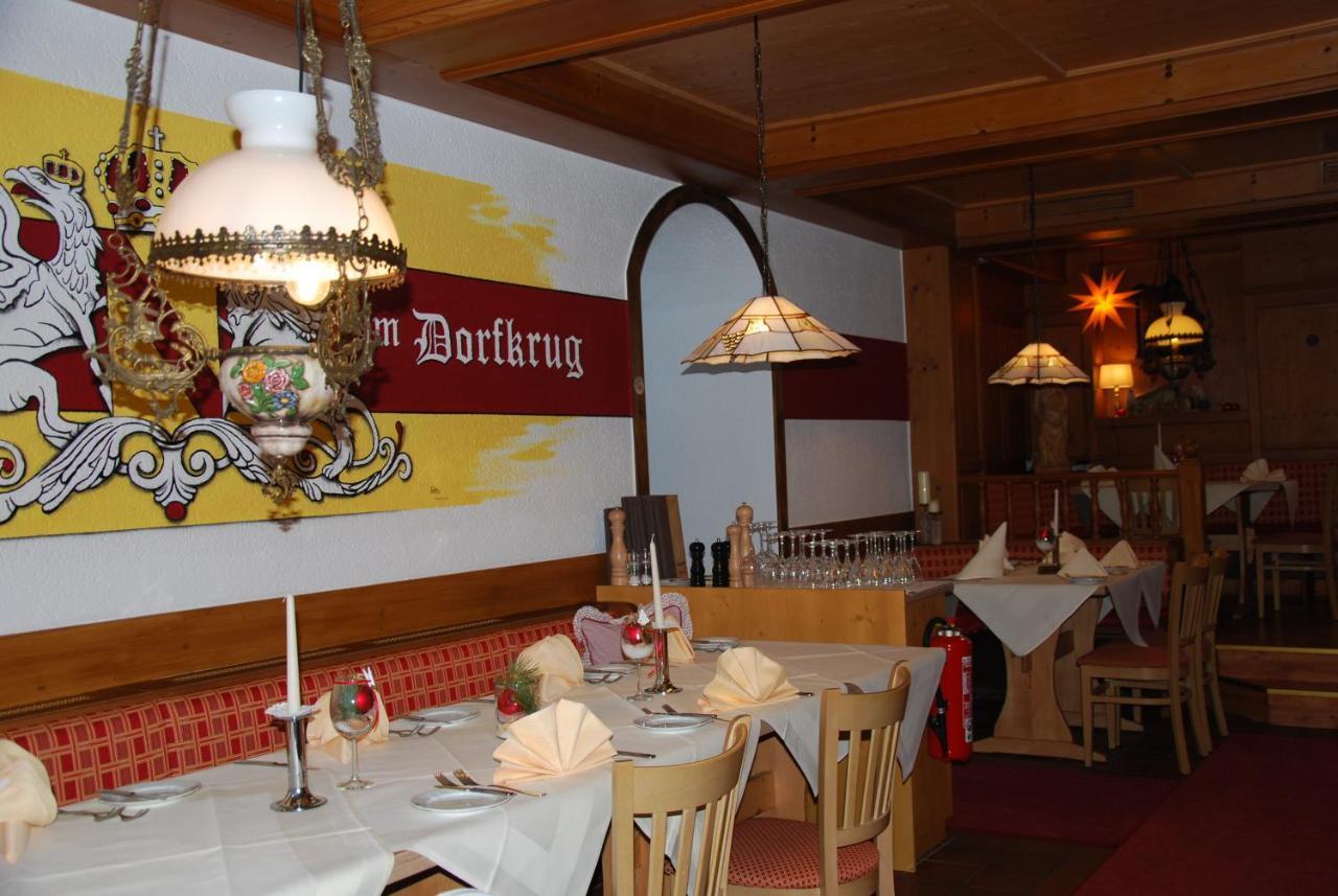 Hotel Landgasthof Zum Dorfkrug Häusern Esterno foto