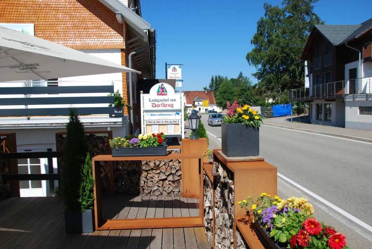 Hotel Landgasthof Zum Dorfkrug Häusern Esterno foto